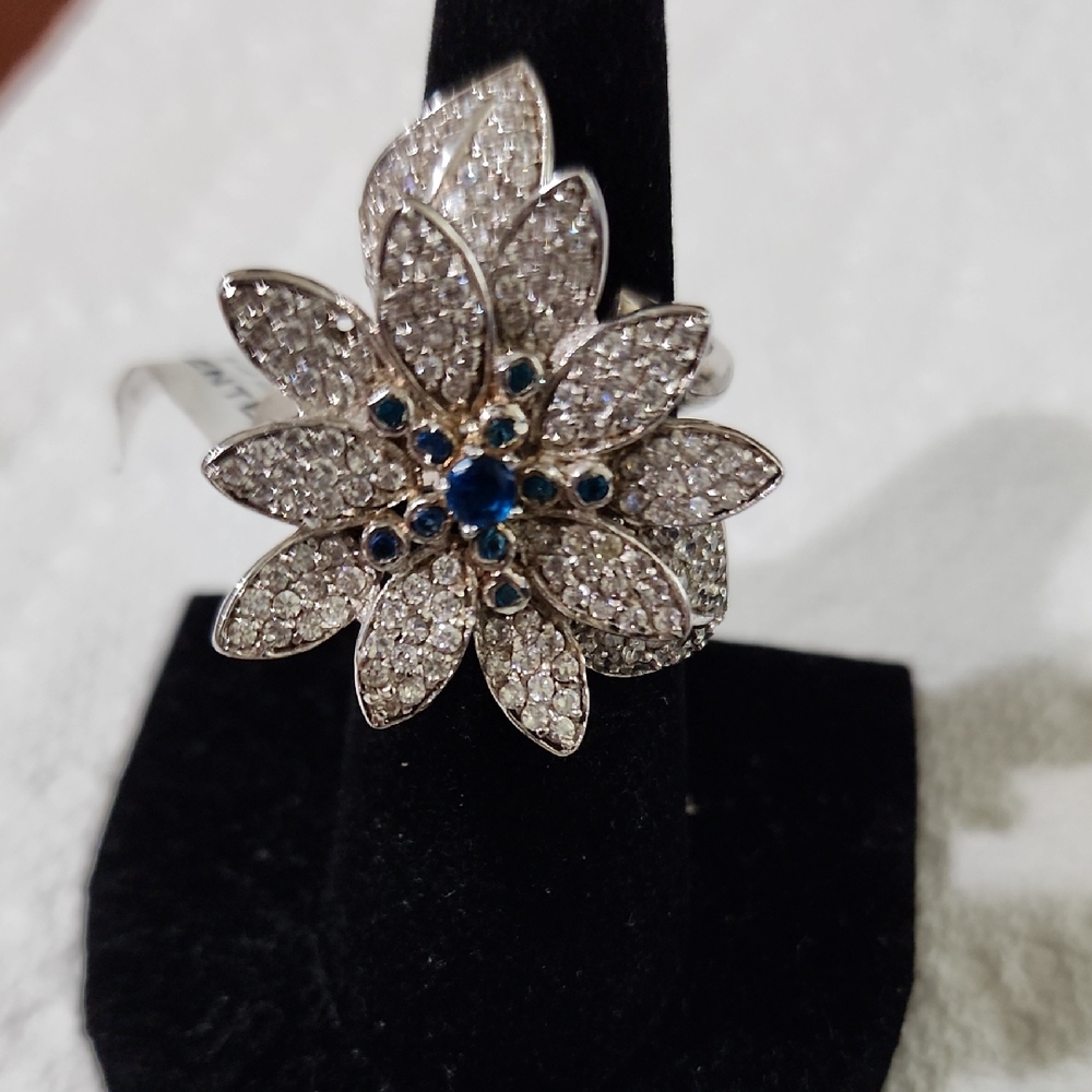Elegant Silver and Blue Floral Ring